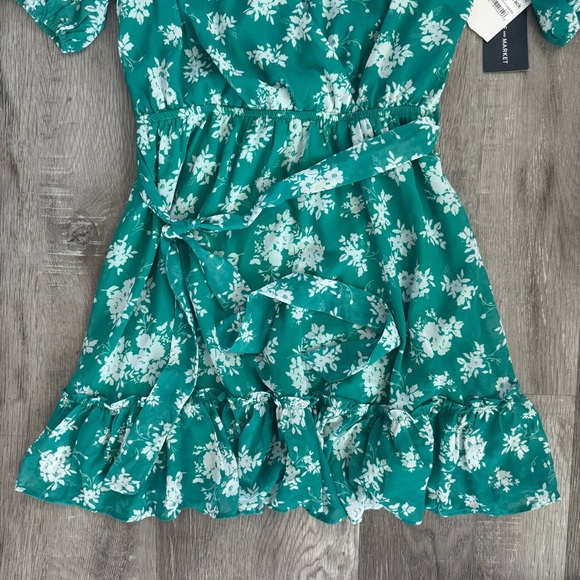 Melrose & Market NWT Green White Floral Print Faux Wrap Mini Dress - Picture 4 of 7